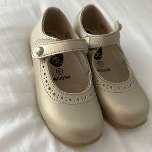 Footmates Size 9, girls light gold shoe